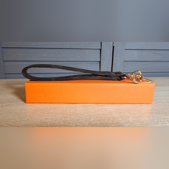 Authentic LOUIS VUITTON Monogram Canvas Wristlet Strap Keychain - Picture 3 of 11